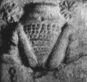ಉತ್ಖನನದಲ್ಲಿ ದೊರೆತ ಯೋನಿಮೂರ್ತಿ (ನಾಲ್ಕು ಪಕ್ಕಗಳಲ್ಲಿ ಕಮಲಗಳಿವೆ) ತೇರ, (ಜಿಲ್ಲೆ - ಉಸ್ಮಾನಾಬಾದ್, ಮಹಾರಾಷ್ಟ್ರ)